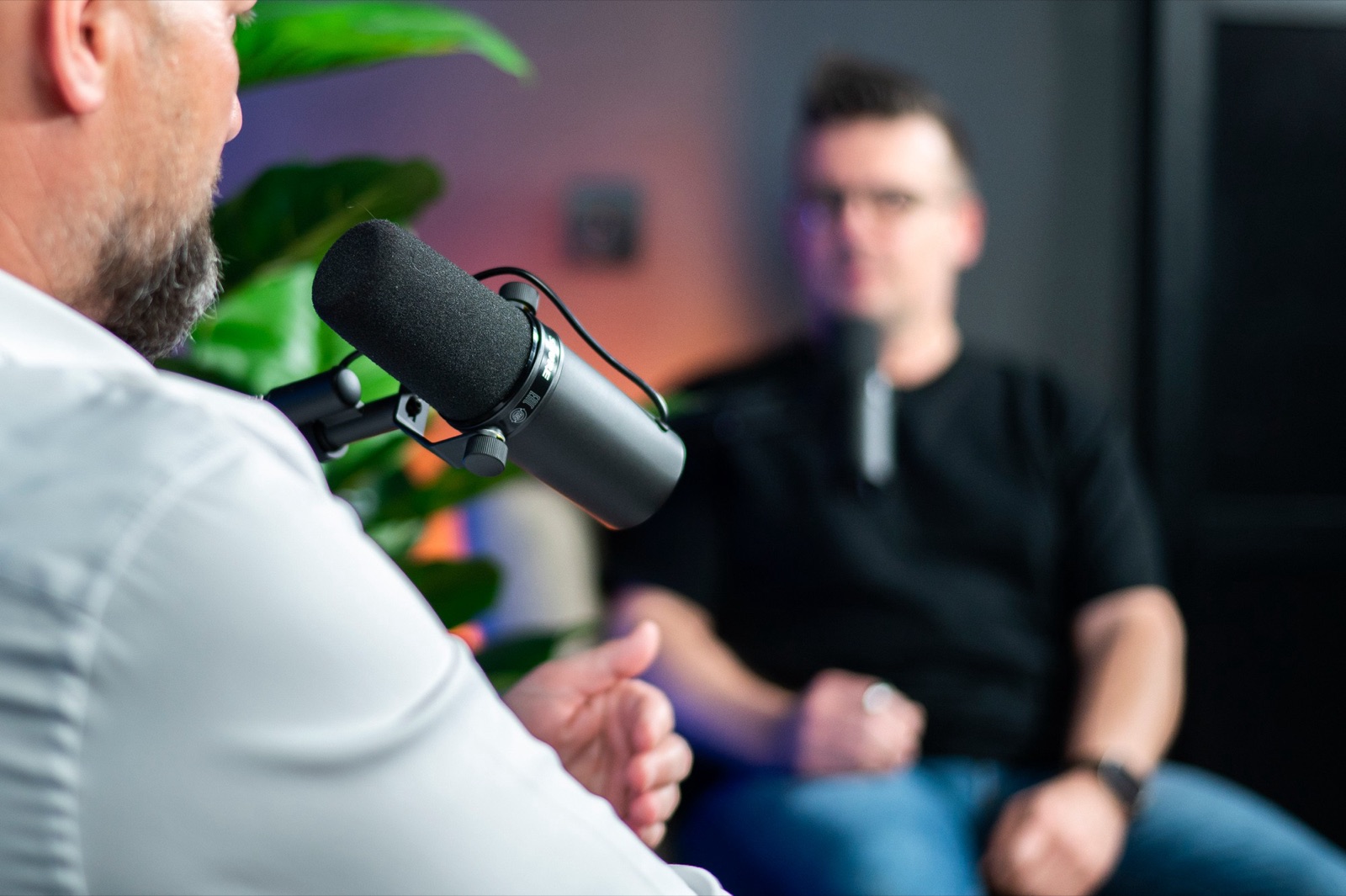 Natáčanie podcastu v štúdiu Lounge studio