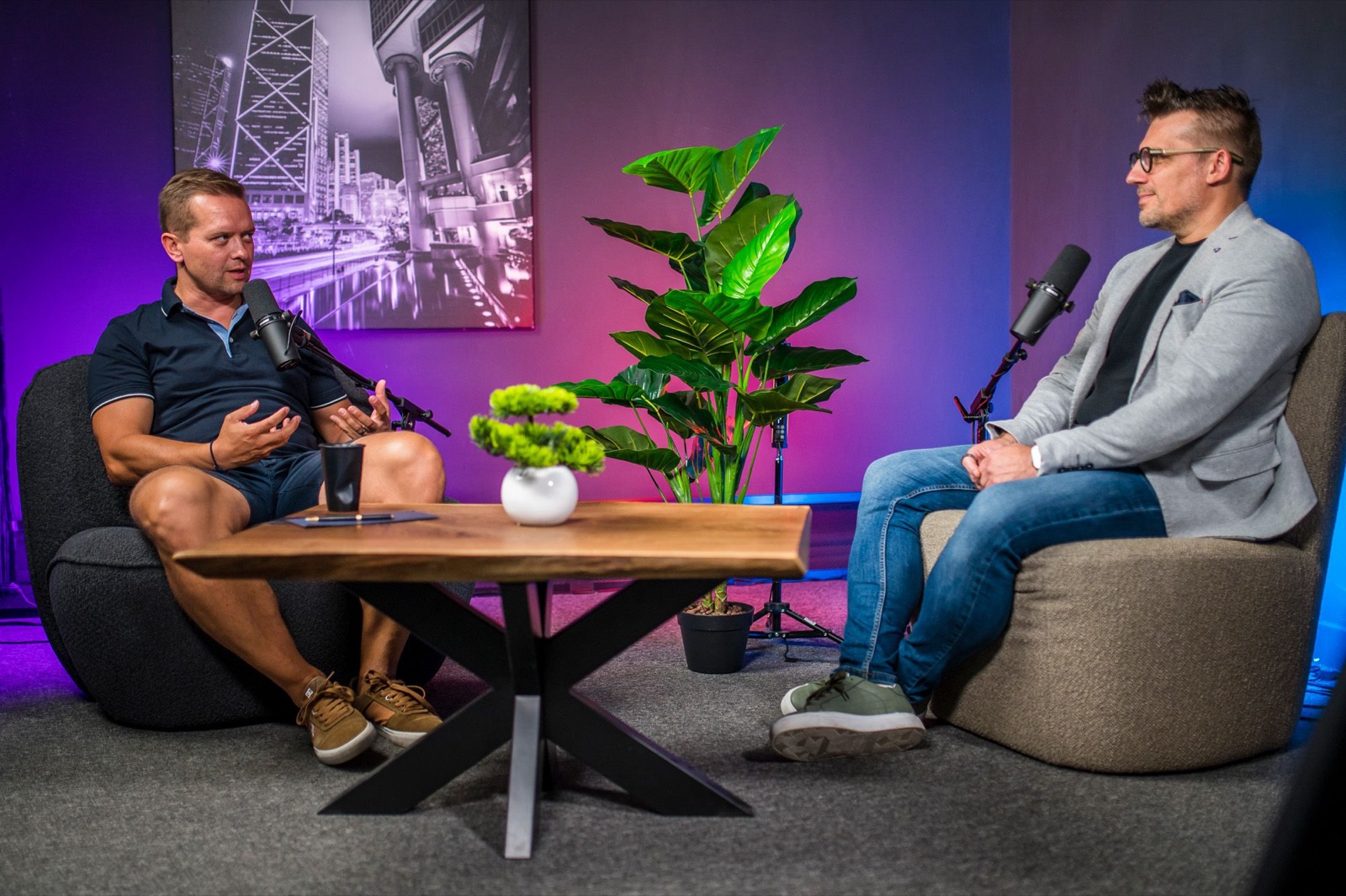 Natáčanie podcastu v štúdiu Lounge studio