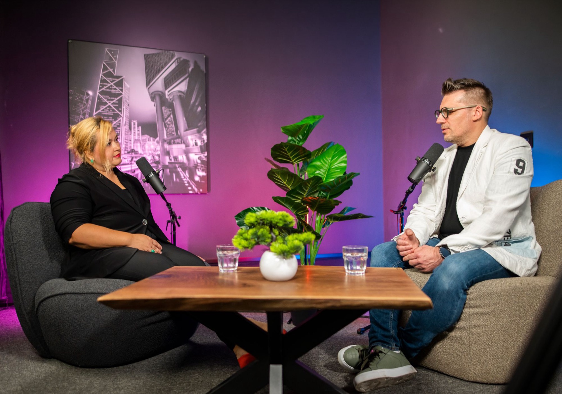 Podcastové štúdio Lounge studio — natáčanie podcastu